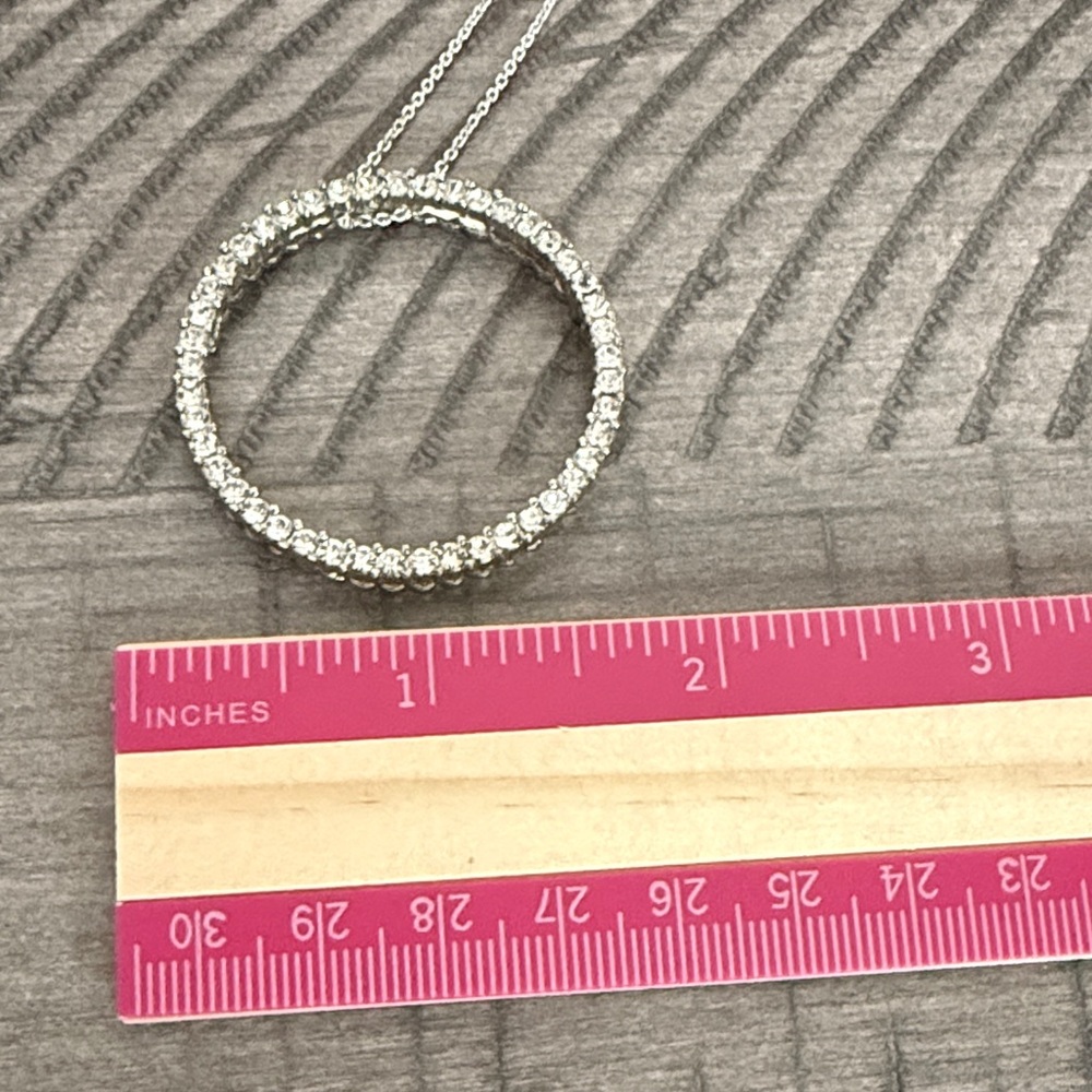 Avon Rhinestone Circle Necklace - Picture 10 of 10